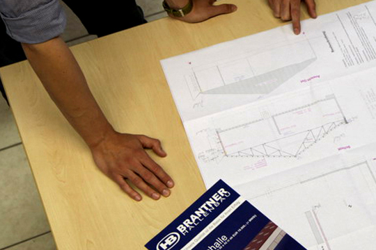 Brantner Hallenbau Planung auf Ihre Wünsche abgestimmt und unter Berücksichtigung von Naturmaßen.