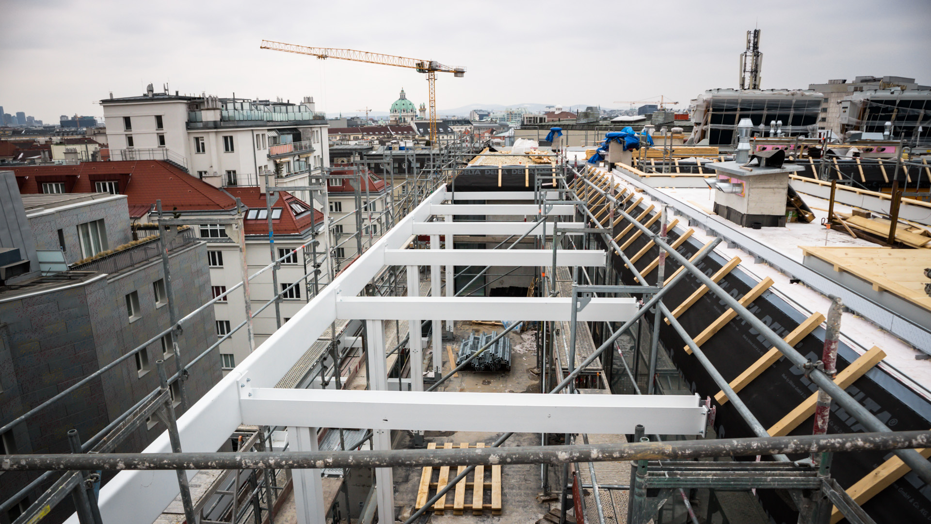 Brantner Hallenbau und Stahlbau liefert Unterkonstruktionen für Beschattungsanlagen für Wohnhaus in 1030 Wien .